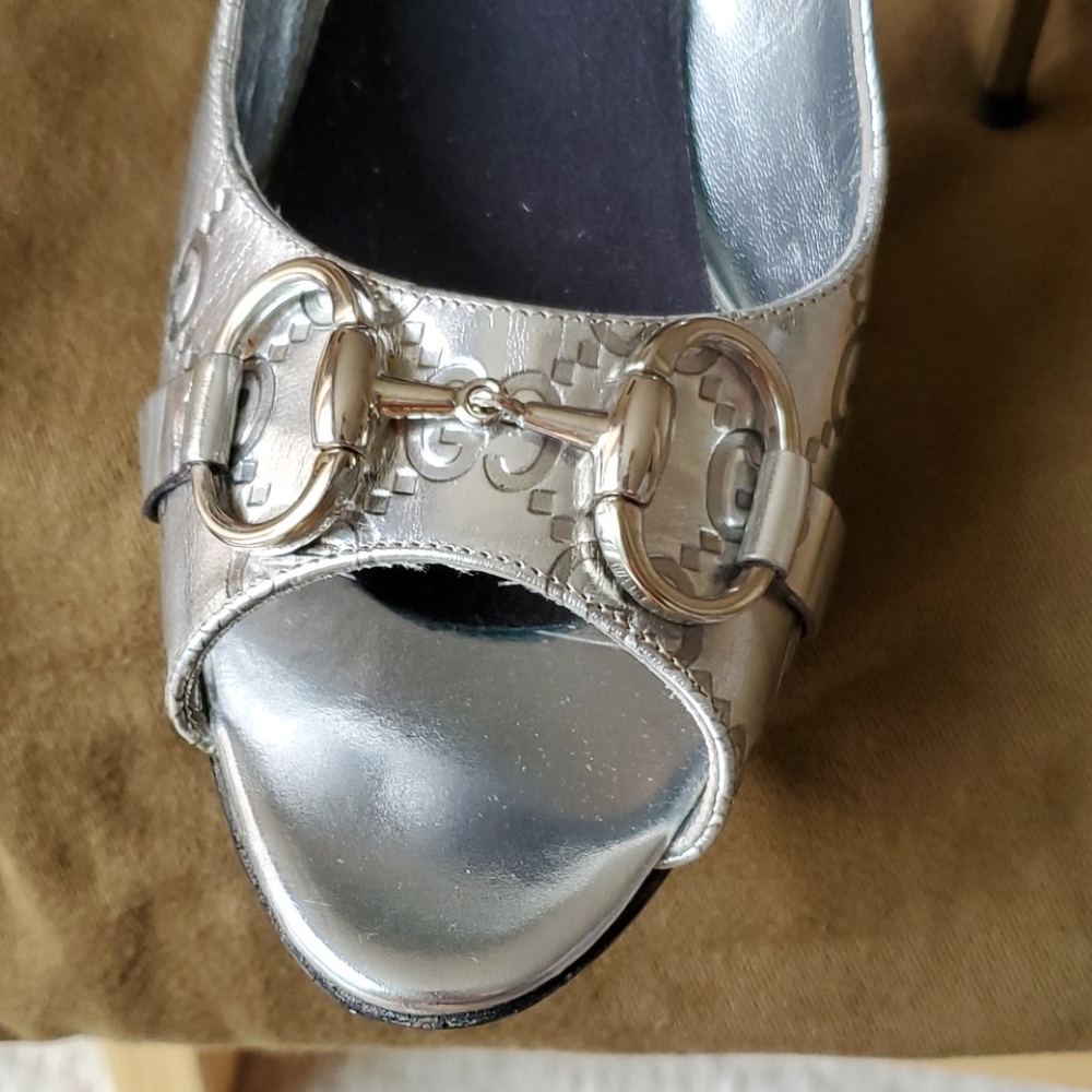 Gucci Silver GG Leather Shiny 4 inch Hill Open Toe - Picture 2 of 16